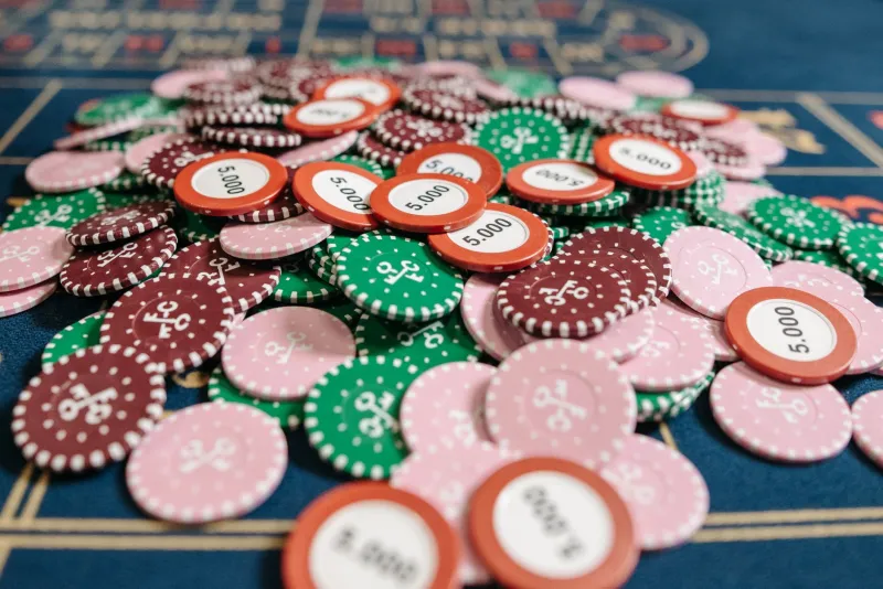Bonus de bienvenue ou bonus de recharge : lequel vous rapporte vraiment plus sur FrInstant Casino ?