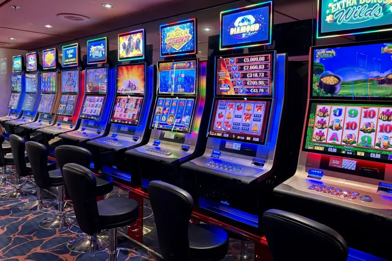 Jeux live contre jeux instantanés : le duel qui va définir votre façon de jouer sur FrInstant Casino